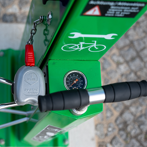 Zielona stacja do ręcznej naprawy rowerów