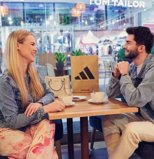 romantyczna kawa podczas zakupów w outlet park szczecin