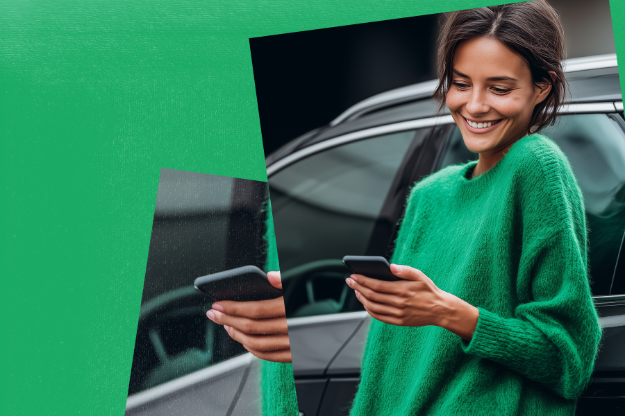 modnie ubrana kobieta stojąca przy aucie i patrząca w telefon