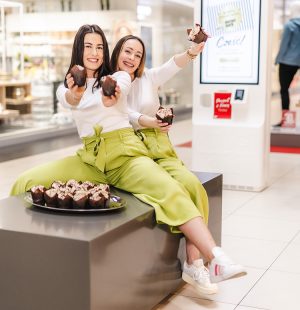 hostessy promujące kartę podarunkową outlet park szczecin