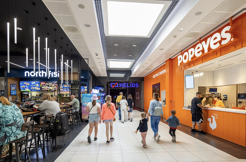 zdjęcie foodhallu w outlet park