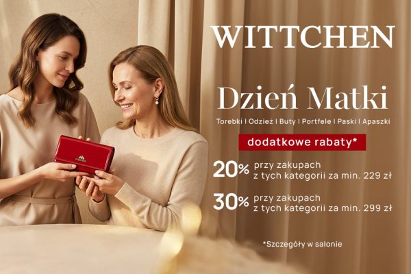 Dwie uśmiechnięte kobiety, prawdopodobnie matka z córką, trzymające czerwoną torebkę WITTCHEN. Obok widoczne informacje o rabatach na Dzień Matki.