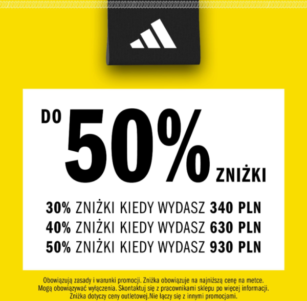 Logo Adidas na czarnej metce, na żółtym tle. Poniżej biały prostokąt z napisem 'DO 50% ZNIŻKI' oraz informacją o progach rabatowych: 30% zniżki przy wydatkach 340 PLN, 40% zniżki przy wydatkach 630 PLN, 50% zniżki przy wydatkach 930 PLN.