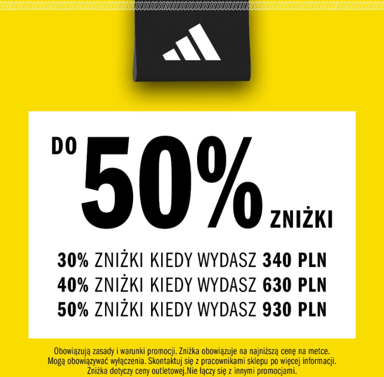 Logo Adidas na czarnej metce, na żółtym tle. Poniżej biały prostokąt z napisem 'DO 50% ZNIŻKI' oraz informacją o progach rabatowych: 30% zniżki przy wydatkach 340 PLN, 40% zniżki przy wydatkach 630 PLN, 50% zniżki przy wydatkach 930 PLN.