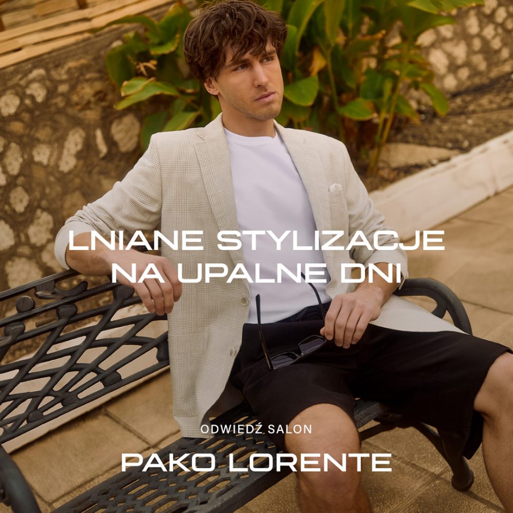 Mężczyzna w lnianej marynarce i białym t-shircie, siedzący na ławce, promujący lniane stylizacje Pako Lorente.