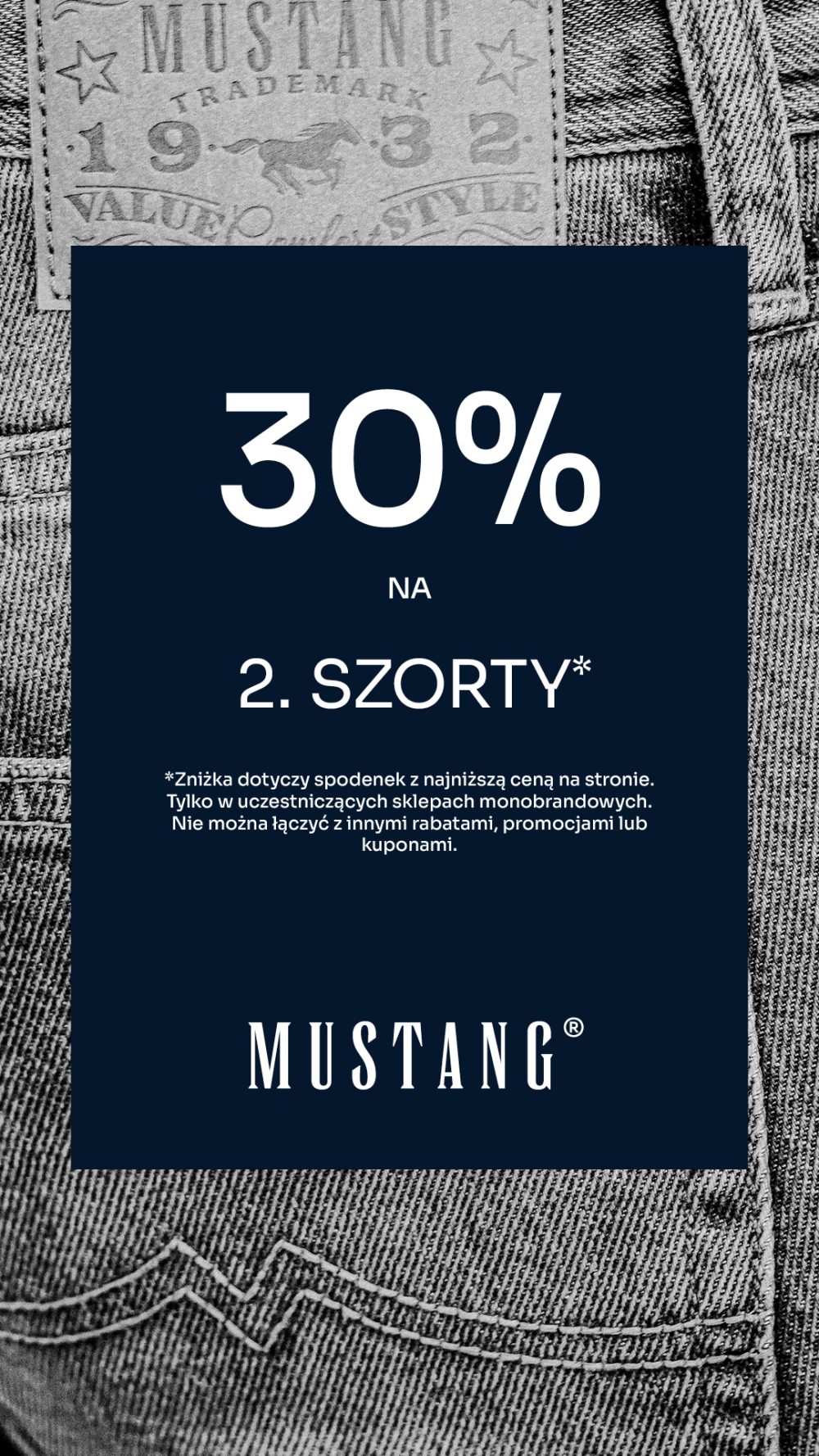 Grafika przedstawia promocję marki Mustang oferującą 30% zniżki na drugie szorty, na tle jeansowego materiału.