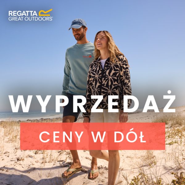 Para spacerująca po plaży, w tle morze. Na pierwszym planie napisy: WYPRZEDAŻ, CENY W DÓŁ. Logo Regatta Great Outdoors.