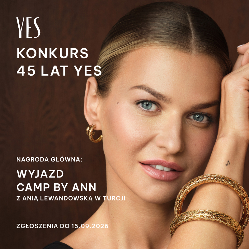 Kobieta z biżuterią YES, uśmiechnięta, z napisem 'YES KONKURS 45 LAT YES' i informacją o nagrodzie głównej 'WYJAZD CAMP BY ANN Z ANIĄ LEWANDOWSKĄ W TURCJI' oraz datą zgłoszeń.