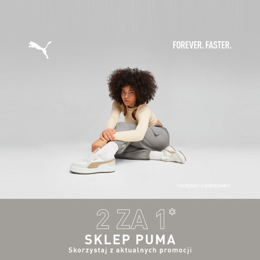 Młoda kobieta w sportowym stroju i butach Puma, siedząca na tle z logo Puma i napisem 'FOREVER. FASTER.'