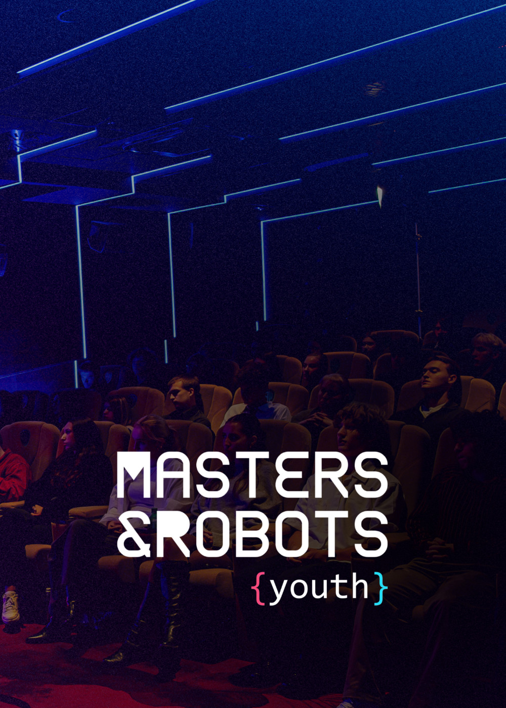 Uczestnicy konferencji Masters & Robots Youth na sali kinowej, na zdjęciu logo wydarzenia